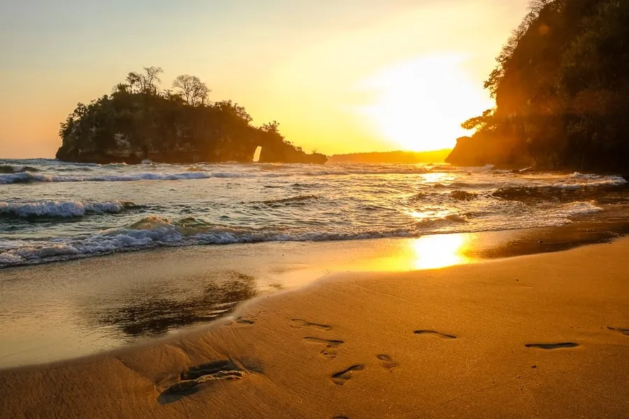 Nusa Penida Taxi | Crystal Bay | Penida Trip Go | Drop Pickup in nusa penida